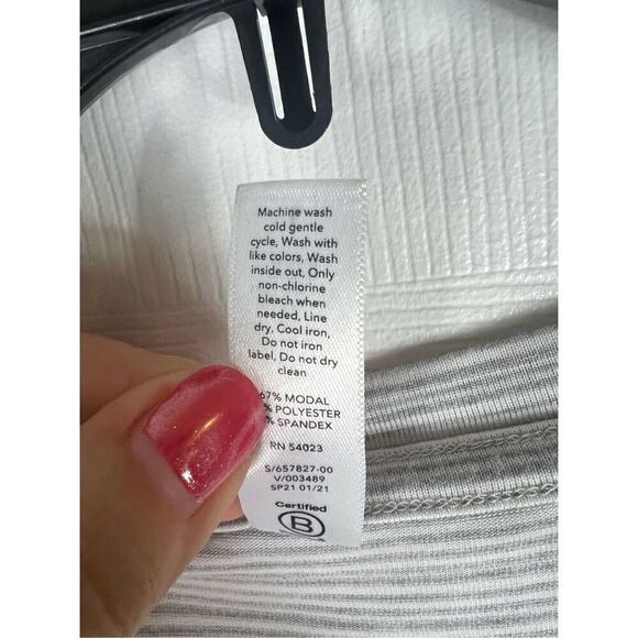Athleta Womens Grey White Cloudlight Stratus Striped Tee Size L - Picture 2 of 3